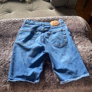 Levi’s 569 loose fit jorts medium wash